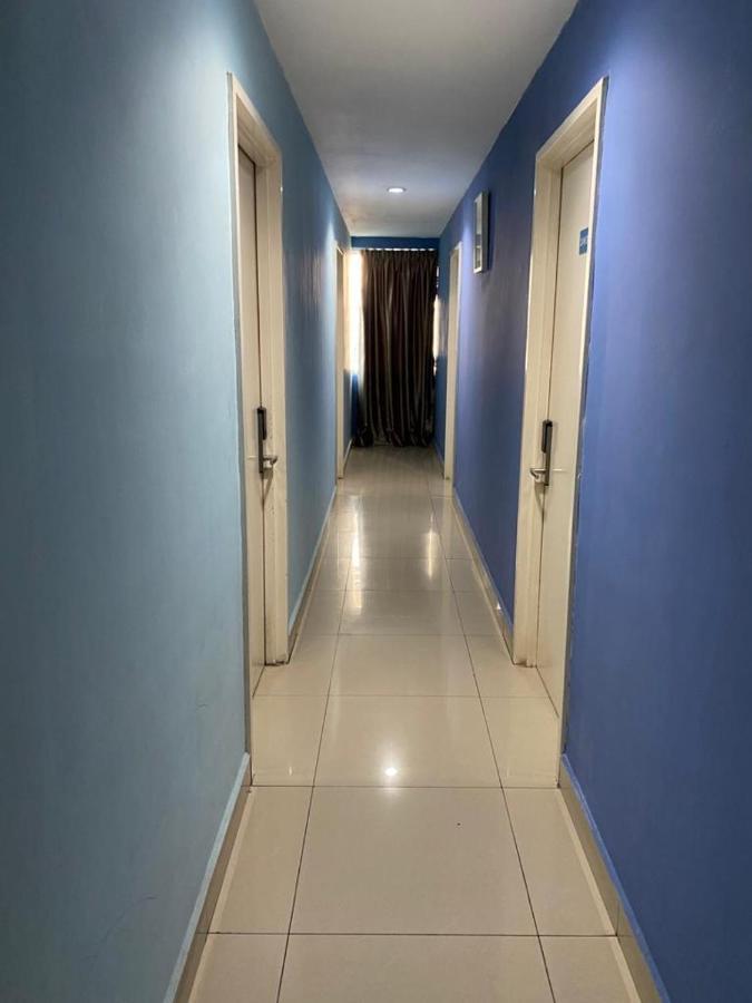 Hotel Zamburger Кота Дамансара Екстериор снимка