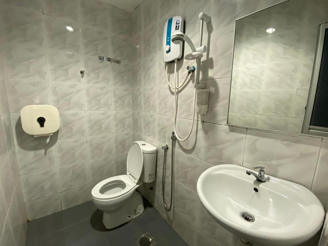 Hotel Zamburger Кота Дамансара Екстериор снимка
