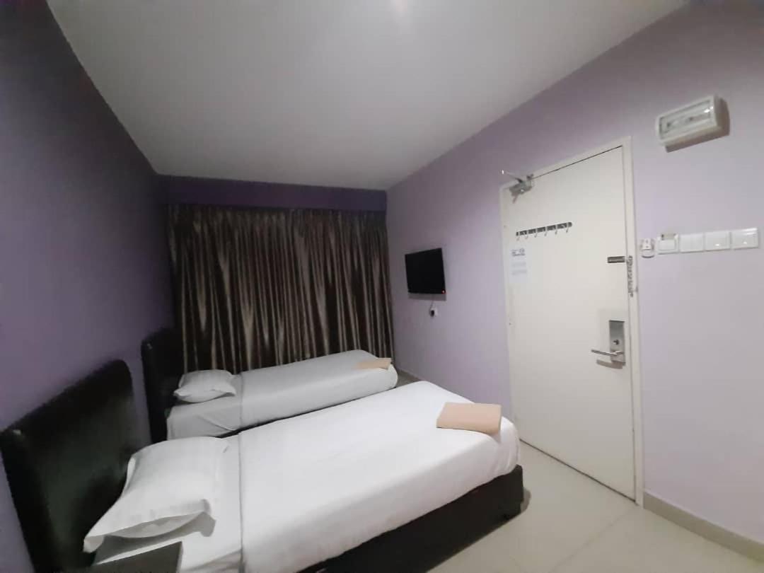 Hotel Zamburger Кота Дамансара Екстериор снимка